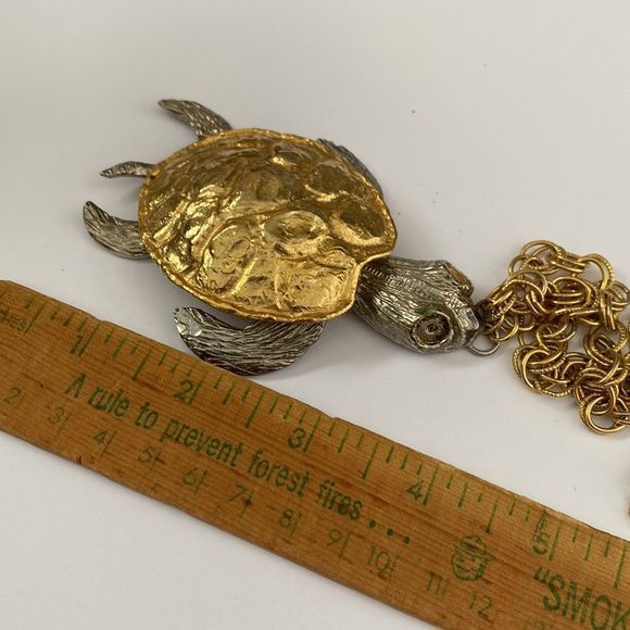 Jewelry - Articulated (moving parts) sea turtle 🐢 vintage 20” necklace